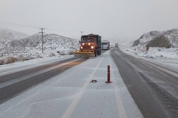 برفروبی بیش از ۴۵۰۰۰ کیلومتر از جادههای کشور برف روبی محورهای مواصلاتی خراسان جنوبی.jpg