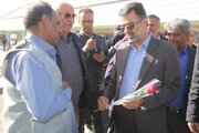 ببینید | بازدید مدیرکل راهداری و حمل ونقل جاده ای سیستان و بلوچستان از پایانه های بار و مسافر شهرستان زاهدان و عرض تبریک ، خدا قوت و اهدا شاخه گل به رانندگان به مناسبت هفته حمل ونقل ، رانندگان راهداری‌