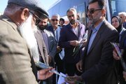ببینید | بازدید مدیرکل راهداری و حمل ونقل جاده ای سیستان و بلوچستان از پایانه های بار و مسافر شهرستان زاهدان و عرض تبریک ، خدا قوت و اهدا شاخه گل به رانندگان به مناسبت هفته حمل ونقل ، رانندگان راهداری‌