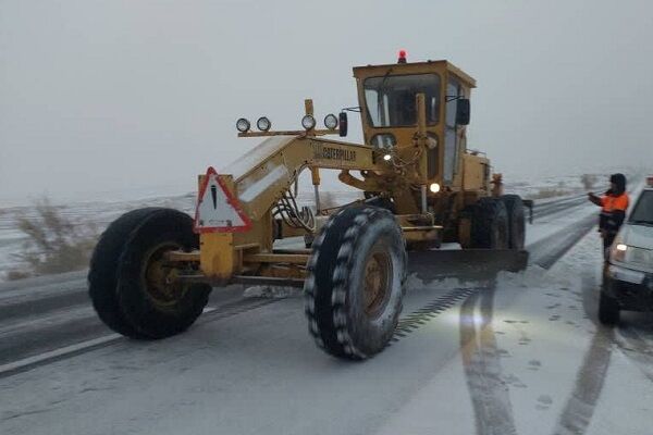 بیش از ۲۲۰۰ کیلومتر از محورهای مواصلاتی خراسان جنوبی برفروبی شد برف روبی خراسان جنوبی.jpg