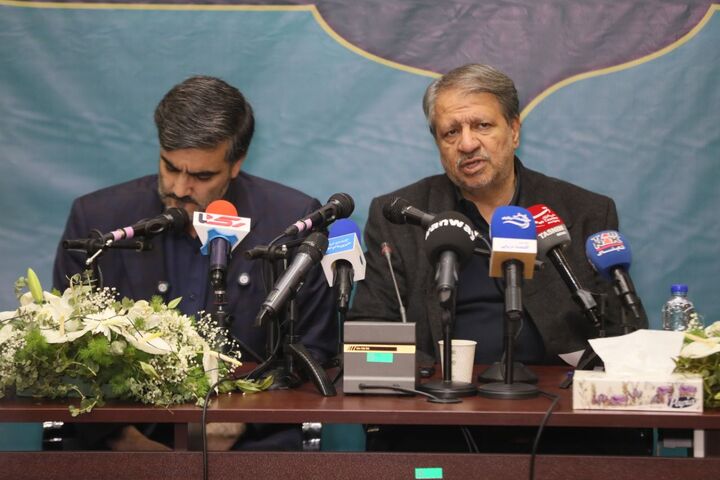 هدف گذاری تکمیل ۷۰۰ کیلومتر راه و بزرگراه در سال ۱۴۰۳ ببینید | نشست خبری معاونین وزیر راه و شهرسازی در هشتیمن نمایشگاه حمل و نقل، لجستیک و صنایع وابسته (۲)