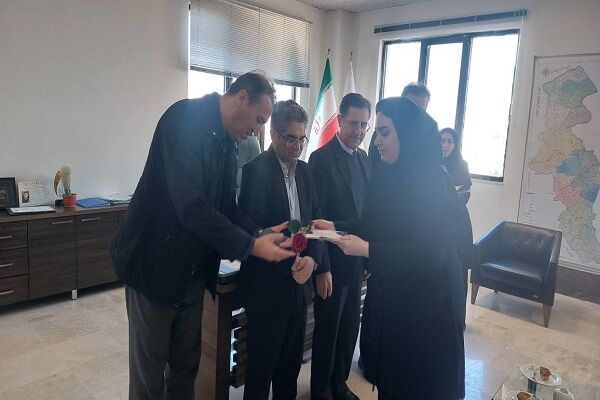 تجلیل از بانوان شاغل اداره کل راهداری استان اردبیل زن