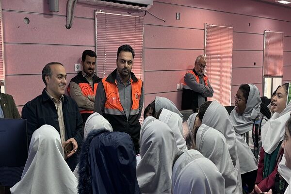 بازدید دانش آموزان از مرکز مدیریت راههای استان بوشهر بازدید دانش آموزان از مرکز مدیریت راههای استان بوشهر