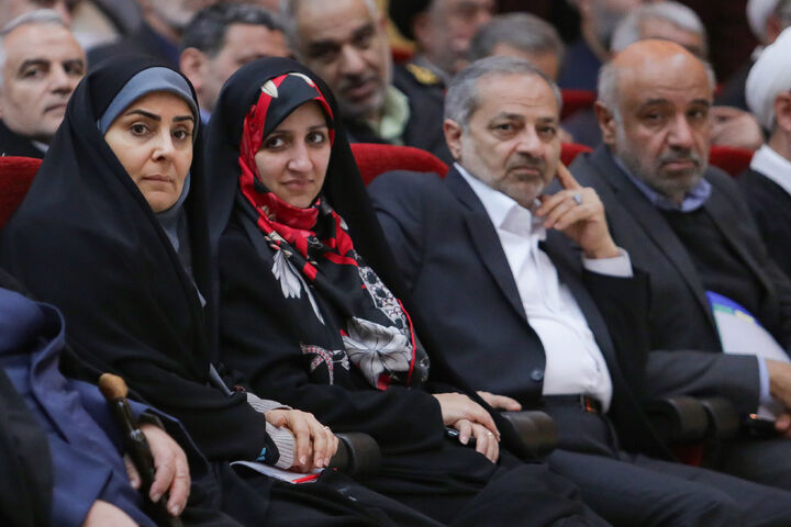 تجلیل از «فرزانه صادق» در سی و یکمین اجلاس سراسری نماز / وزارت راه و شهرسازی به عنوان دستگاه برتر معرفی شد فرزانه صادق