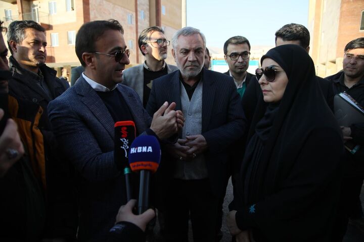 تکمیل پروژههای نیمهتمام و تسهیلگری در تامین تسهیلات مسکن اولویت وزارت راه است  صادق در جمع