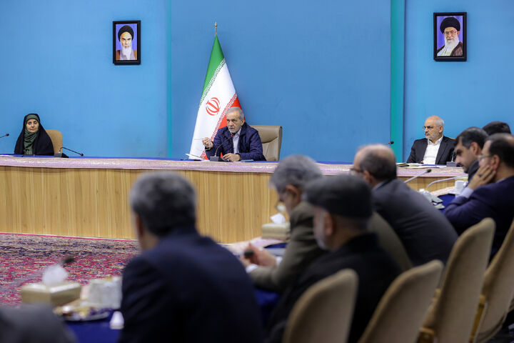 جزئیات اولین جلسه شورای عالی مسکن در دولت چهاردهم؛ از برنامههای شورا برای خانه دار شدن مستاجرین کم درآمد تا لزوم تامین ۲۰۰ همت توسط بانک مرکزی ببينيد | جلسه شورای عالی مسکن