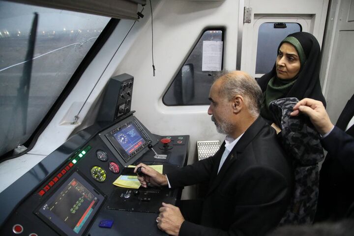 وزیر راه و شهرسازی وارد پرند شد صادق ریل باس