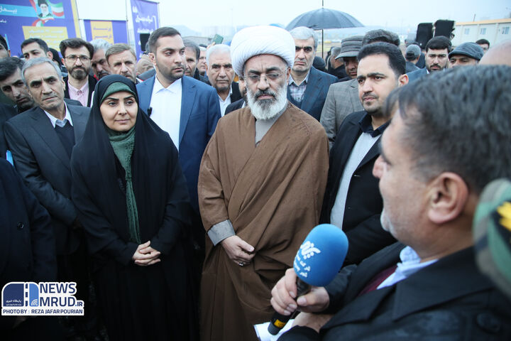 تسهیلات ساخت نهضت ملی مسکن افزایش مییابد ببینید | بازدید وزیر راه و شهرسازی از مراحل آماده سازی بیمارستان 220 تختی پرند