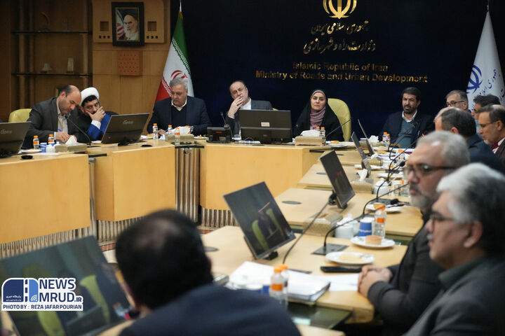 صادق: «نقد» شما از جنس حمایت است/ حاجی بابایی: از تلاشهای خانم صادق صمیمانه سپاسگزاریم و اطمینان داریم همچون اسمتان صادقانه به میدان آمدهاید ببینید | دیدار وزیر راه و شهرسازی با مجمع نمایندگان مجلس شورای اسلامی استان همدان