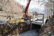 ببینید| عملیات نصب باکس های بتنی احداث آبروی محور کرج-کندوان کیلومتر ۲۱ محدوده شاندیز