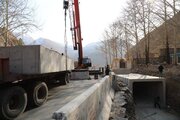 ببینید| عملیات نصب باکس های بتنی احداث آبروی محور کرج-کندوان کیلومتر ۲۱ محدوده شاندیز