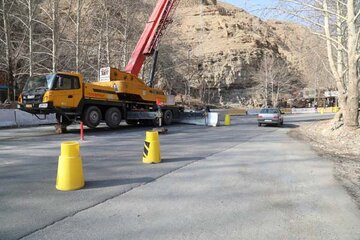 ببینید| عملیات نصب باکس های بتنی احداث آبروی محور کرج-کندوان کیلومتر ۲۱ محدوده شاندیز
