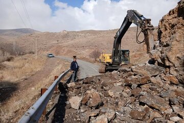 ببینید|تعریض پیچ خطرناک محور سیبستان از توابع چندار شهرستان ساوجبلاغ