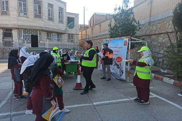 برگزاری طرح آموزش و ارائه تجهیزات ایمنی به دانش آموزان مدارس حاشیه راه در شهرستان های پلدختر و معمولان استان لرستان مدارس حاشیه راه