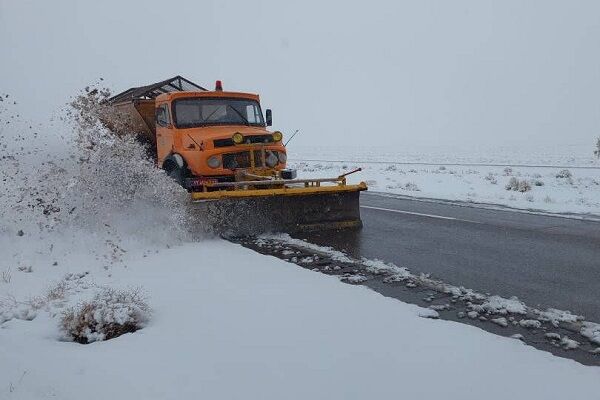 برفروبی بیش از ۴۱۴۰ کیلومتر از محورهای استان خراسان جنوبی طی ۲۴ ساعت گذشته برف روبی خراسان جنوبی.jpg