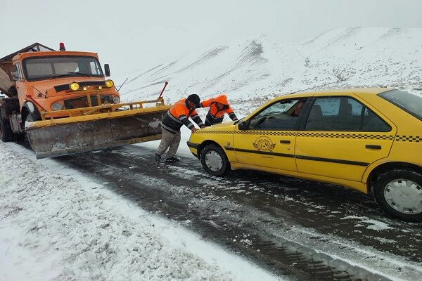 امدادرسانی به ۱۸۶ خودروهای گرفتار در برف خراسان جنوبی امدادرسانی خراسان جنوبی.jpg