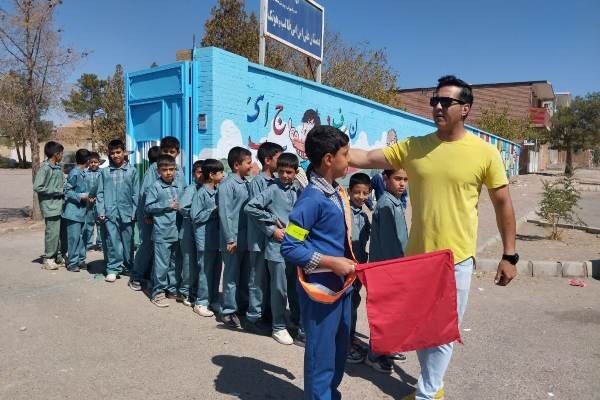 آموزش ایمنی ترافیک به دانش‌آموزان 120 مدارس حاشیه راه‌های استان كرمان