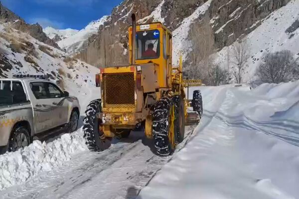 ویدیو|برف روبی و بازگشایی محورهای روستایی شهرستان طالقان توسط راهداران