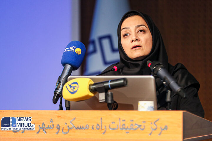 پاسخگویی مرکز تحقیقات راه، مسکن و شهرسازی به سوالات مردمی در دهه فجر  غزال راهب