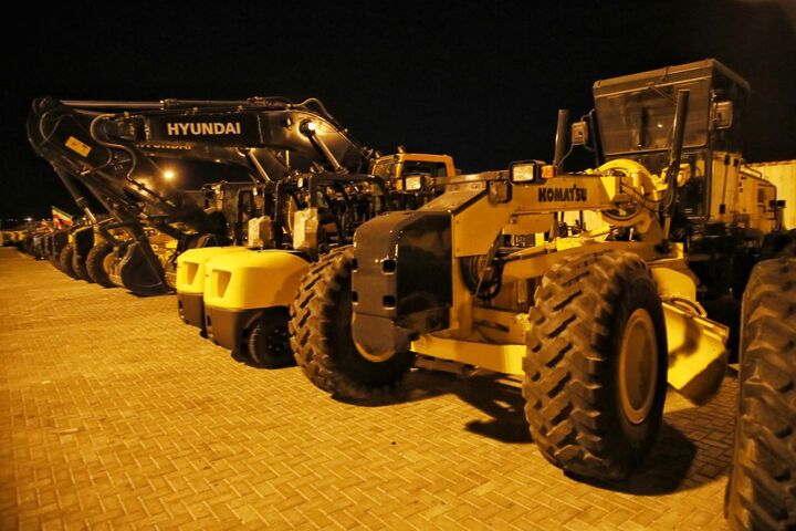 بیش از ۱۰۰۰ دستگاه ماشینآلات جدید به ناوگان راهداری کشور اضافه میشود ببینید | واردات ۵۰ دستگاه ماشینآلات سنگین راهداری در بندر چابهار با حضور وزیر راه و شهرسازی