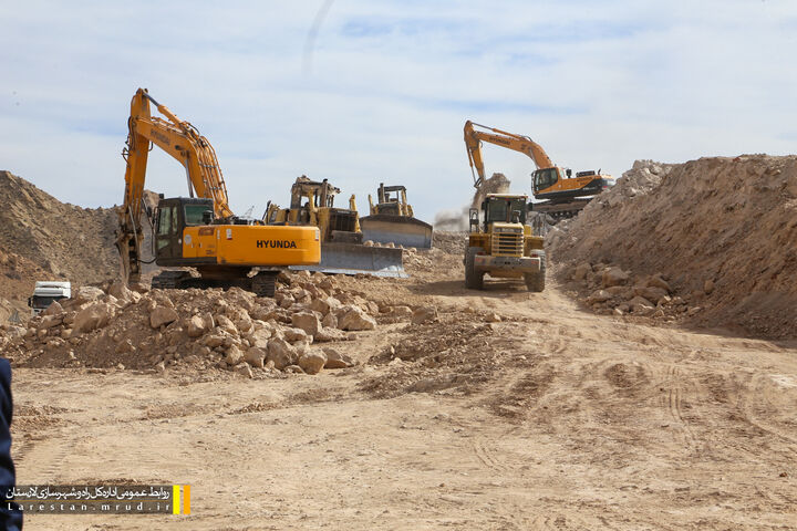 محور جهرم-لار-بندرعباس، کارکرد ملی دارد سفر دکتر هوشنگ بازوند معاون محترم وزیر و مدیرعامل شرکت ساخت و توسعه زیربناهای حمل و نقل کشور و بازدید از محور جهرم لار بندر عباس و لار بستک