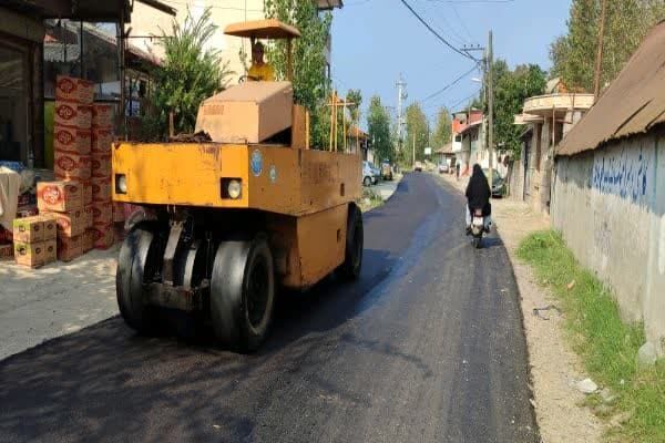 آغاز عملیات آسفالت راه روستایی «جوبنه به پیش‌کنار» در رشت