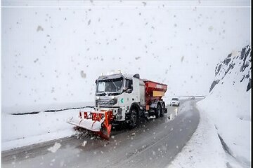 برف روبی بیش از ۷۳۰ کیلومتر از محورهای مواصلاتی استان در ۲۴ ساعت گذشته