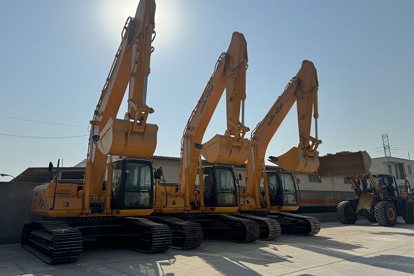 تقویت ناوگان راهداری بوشهر با خرید ۹ دستگاه ماشینآلات جدید تقویت ناوگان راهداری بوشهر با خرید ۹ دستگاه ماشینآلات جدید