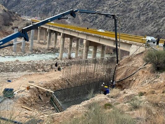 آغاز عملیات بتن ریزی پل سریز محور یاسوج- سمیرم پل سریز