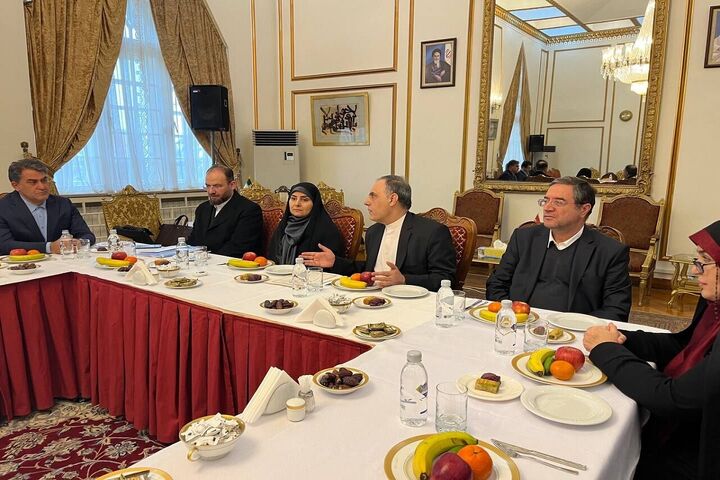 مبادلات تجاری ایران و ترکیه امسال به بیش از ۱۴ میلیارد دلار رسید صادق سفارت ایران در ترکیه