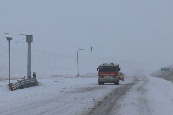 بارش برف و باران در ۱۲ استان با ورود سامانه بارشی به کشور تداوم بارش برفوباران در محورهای استان همدان