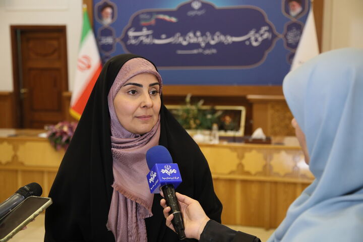سرمایهگذاری حدود ۵ همتی بخش خصوصی در بنادر ایران در طرحهای دهه فجر/شناسایی محرومان و تامین مسکن آنها در اولویت وزارت راه و شهرسازی است در جمع وزیر