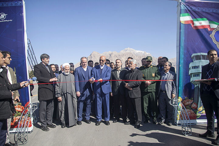 ویدیو| بهرهبرداری از ابر پروژه نوسازی باند و سطوح پروازی فرودگاه کرمانشاه توسط رییس جمهوری به صورت ویدیو کنفرانس ببینید/ آیین افتتاح و بهرهبرداری از پروژه نوسازی باند و عوامل پروازی فرودگاه کرمانشاه