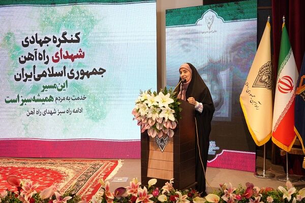 ۴۰ لکومتیو،  ۳۱ واگن مسافری و ۳۸۳ واکن باری به ناوگان ریلی کشور اضافه شد/ تکمیل نوسازی راهآهن شلمچه تا اربعین سال آینده وزیر