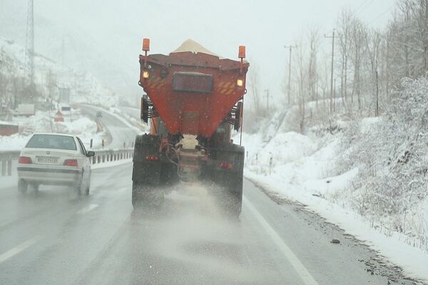 ویدئو | عملیات راهداری زمستانی در سطح محور ارتباطی کندوان توسط راهداران استان مازندران ماندران3