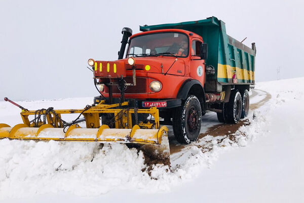 ویدئو|برفروبی محور خمین - اراک به همت راهداران شهرستان خمین برف روبی کرمانشاه
