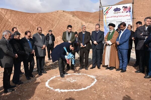 آئین کلنگ زنی احداث آموزشگاه ۱۲ کلاسه مسکن مهر اسفراین در خراسان شمالی برگزار شد