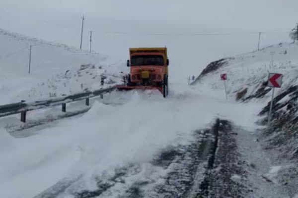 ویدئو|عملیات برف روبی و نمک پاشی در محورهای موصلاتی استان کردستان برف روبی