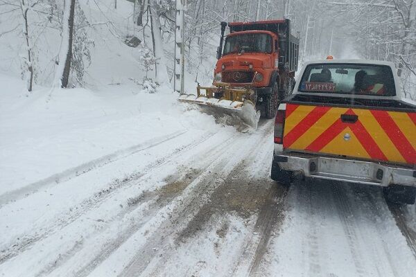 ویدئو| عملیات راهداری زمستانی در سطح محور ارتباطی گلوگاه به دامغان توسط راهداران استان مازندران مازندران