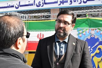 ببینید | برپایی میز خدمت راه و شهرسازی استان در جشن انقلاب سمنان