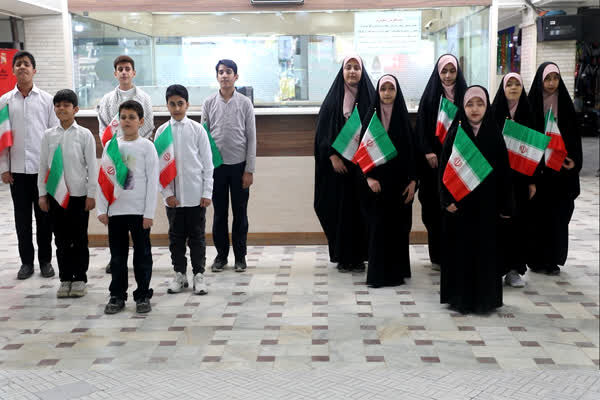 ویدئو| اجرای گروه سرود راهداری کردستان در پایانه مسافری سنندج گروه سرود