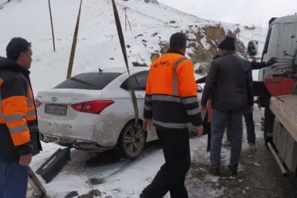 نجات ۳۱ نفر گرفتار در برف در جادههای شهرستان تفرش استان مرکزی توسط راهداران برف اراک