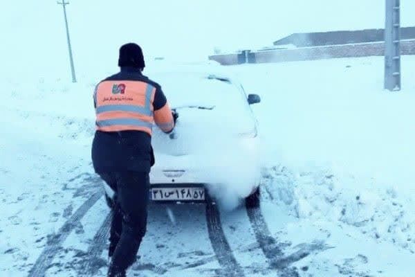 ۹۰۰ کیلومتر راه باند در شهرستان فراهان استان مرکزی برفروبی شد برف اراک
