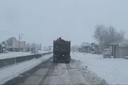 گزارش تصویری -تلاش های راهداران اداره راهداری و حمل و نقل جاده ای شهرستان چالدران در برف روبی محورهای مواصلاتی این شهرستان در ۴۸ ساعت گذشته.