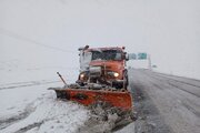 گزارش تصویری -تلاش های راهداران اداره راهداری و حمل و نقل جاده ای شهرستان چالدران در برف روبی محورهای مواصلاتی این شهرستان در ۴۸ ساعت گذشته.