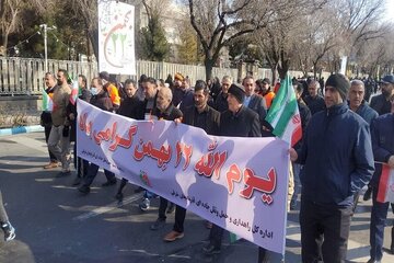 حضور پرشور همکاران اداره کل راهداری وحمل ونقل جاده ای استان آذربایجان شرقی در ۲۲بهمن ۱۴۰۳