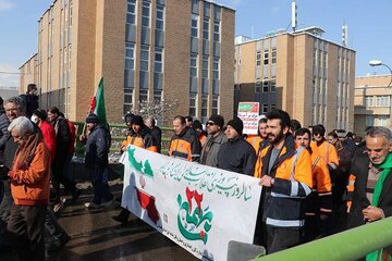 ببینید | حضور کارکنان و مدیران اداره کل راهداری و حمل و نقل جاده ای استان همدان در راهپیمایی ۲۲ بهمن ۱۴۰۳