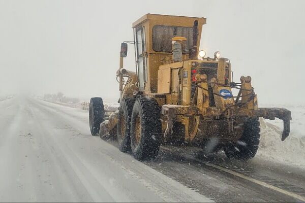 ویدئو| تلاش بیوقفه راهداران استان خراسان جنوبی در برفروبی و امدادرسانی به خودرو گرفتار در محورهای استان IMG_20250211_114149_(600_x_400_pixel).jpg