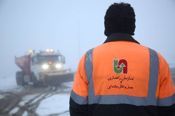 ویدیو | تلاش راهداران لرستان در انجام عملیات راهداری زمستانی در محور خرم آباد _بروجرد گردنه زاغه