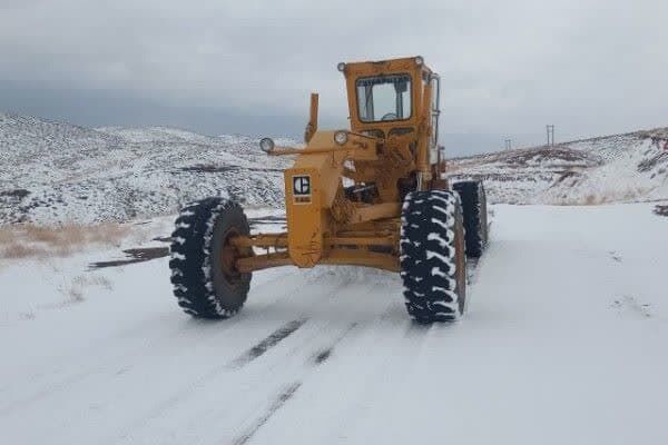 ویدئو | برفروبی محور آهنگران - ساروق به همت راهداران شهرستان فراهان استان مرکزی برف اراک
